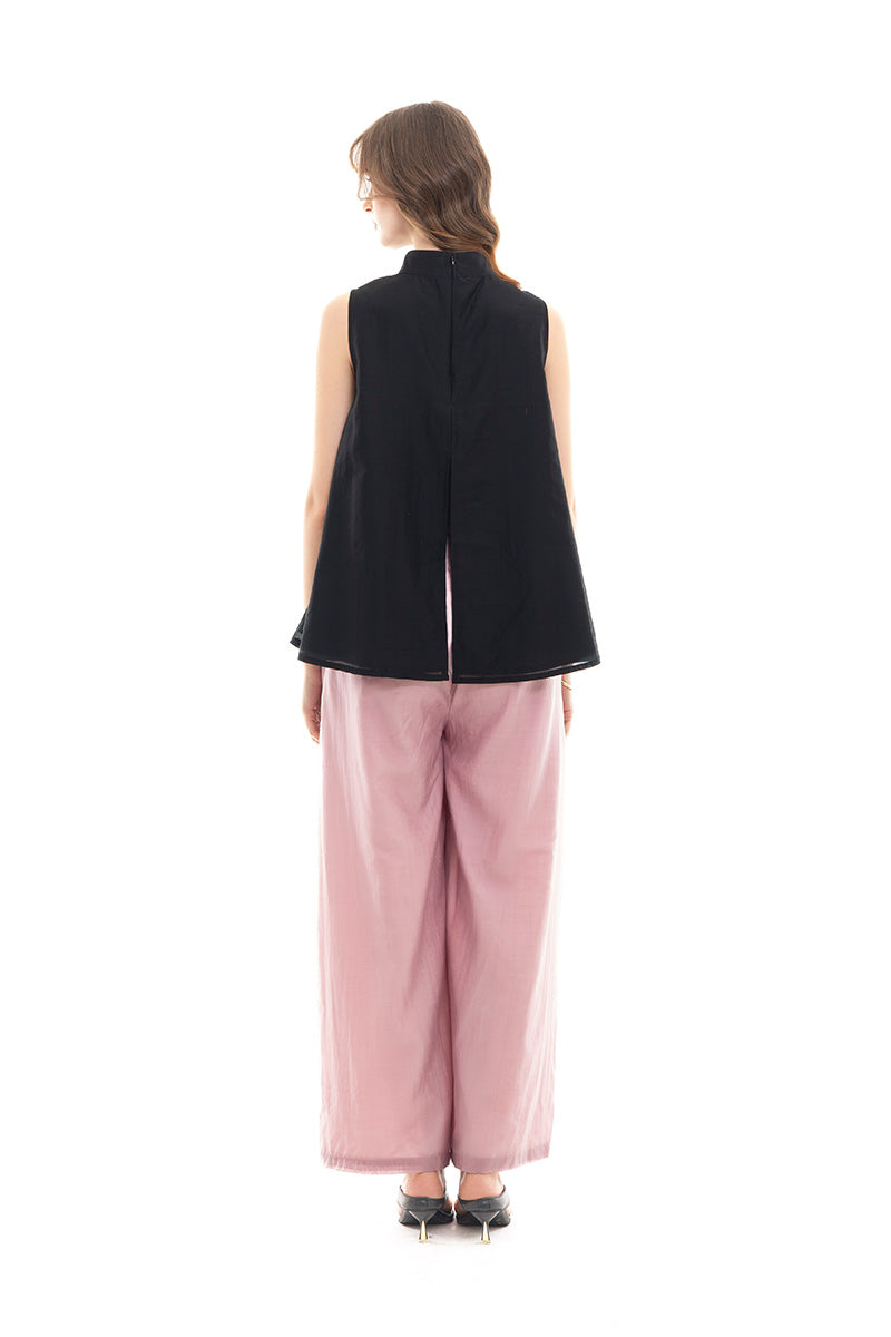 Mock Neck Sleeveless Top In Black