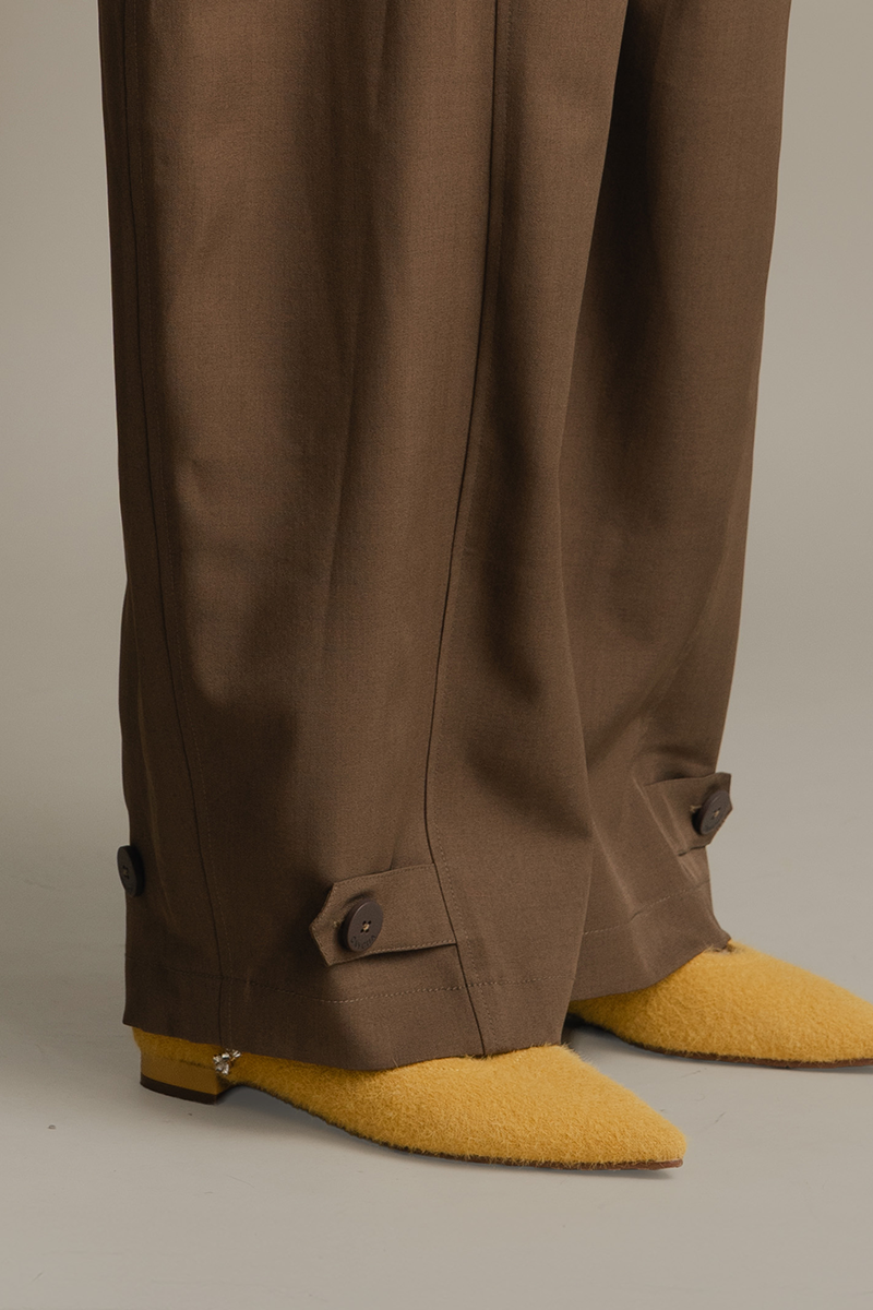 Barrel Pants With Ankle Button Details In Walnut