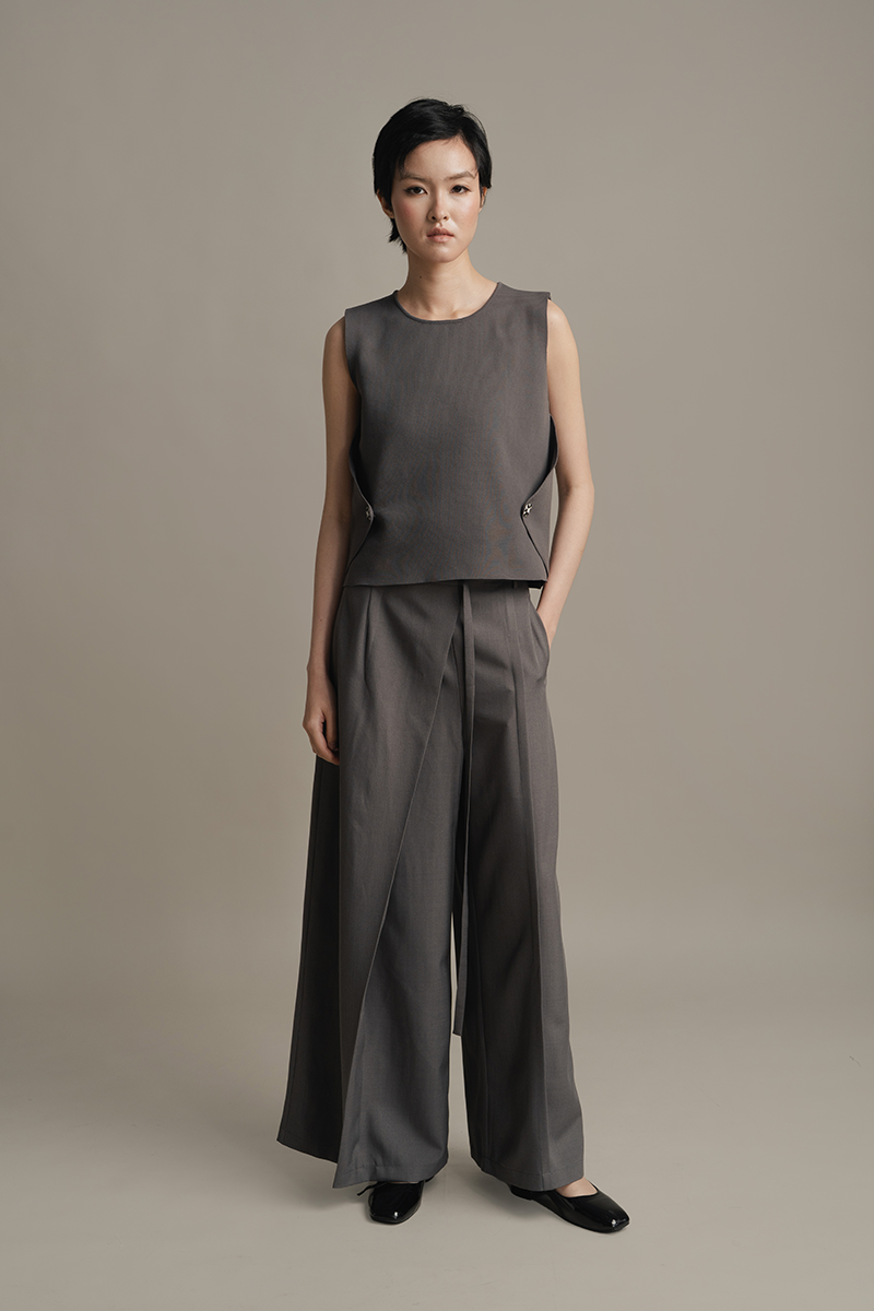 Overlap Detail Knit Top In Graphite