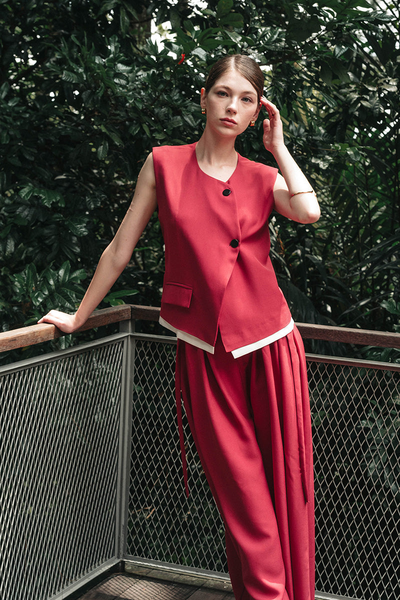Asymmetric Buttoned Vest With Contrast Hem In Brick Red