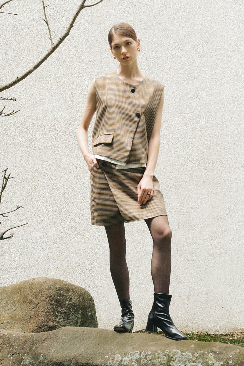 Buttoned Mini Skort In Brown Houndstooth