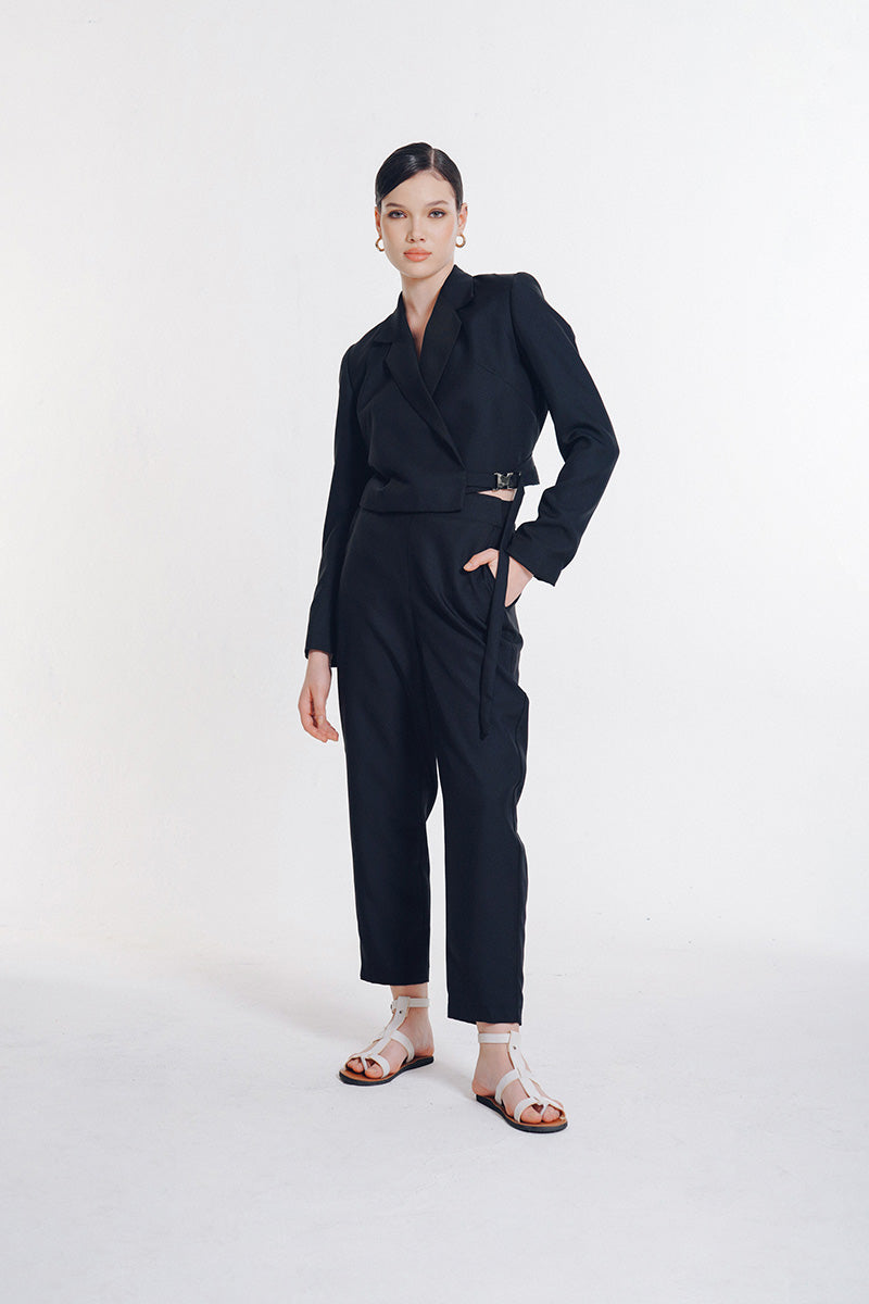 Buckle 25 Crop Blazer In Black