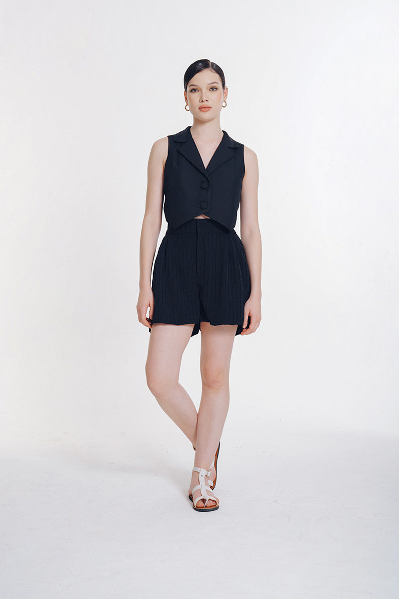 Short Pleated Pants In Black