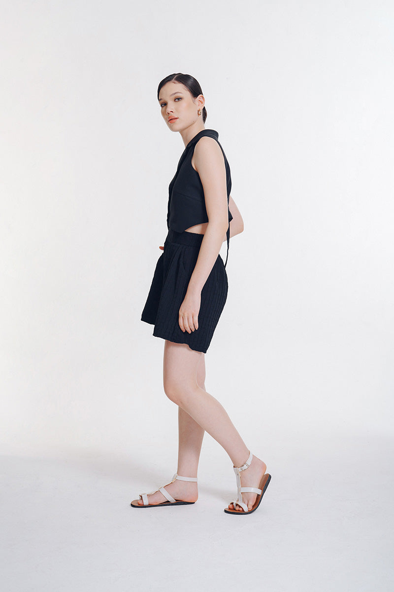 Short Pleated Pants In Black