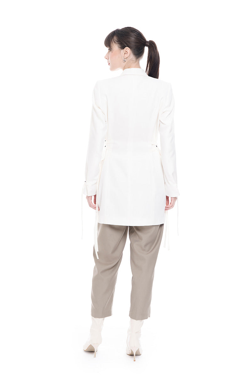 Buckle 15 Long Fitted Blazer In White