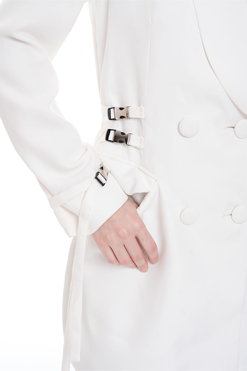 Buckle 15 Long Fitted Blazer In White