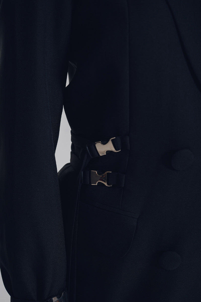 Buckle 15 Long Fitted Blazer In Black