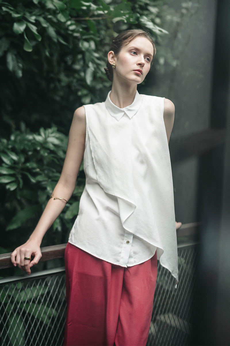 Asymmetric Double Layer Sleeveless Shirt In White