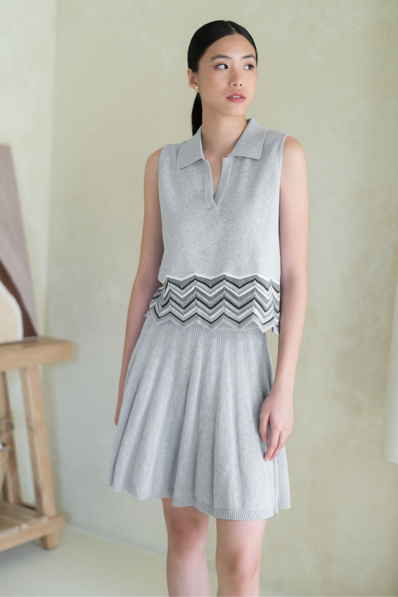 Zig-Zag Trimmed Polo Vest In Light Grey