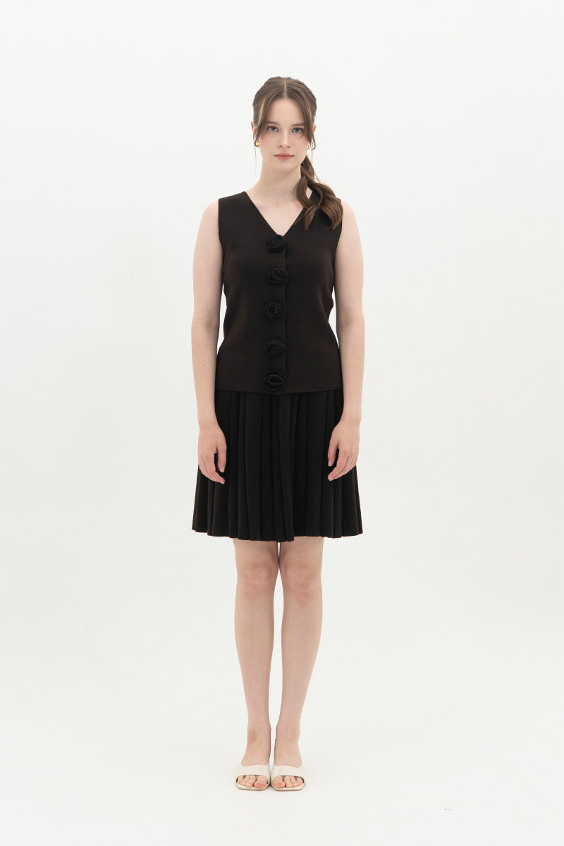 Essential Flower Buttoned Vest In Cacao