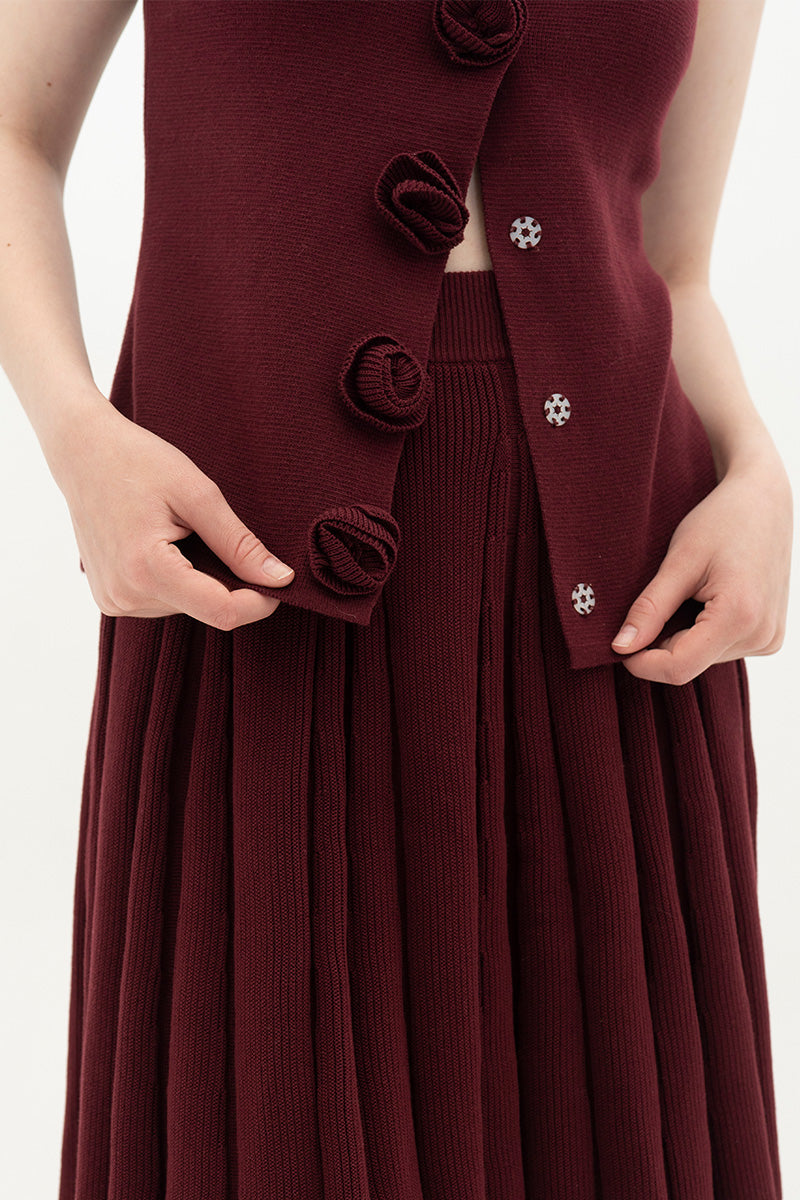 Essential Flower Buttoned Vest In Maroon