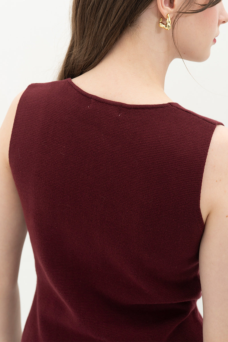 Essential Flower Buttoned Vest In Maroon