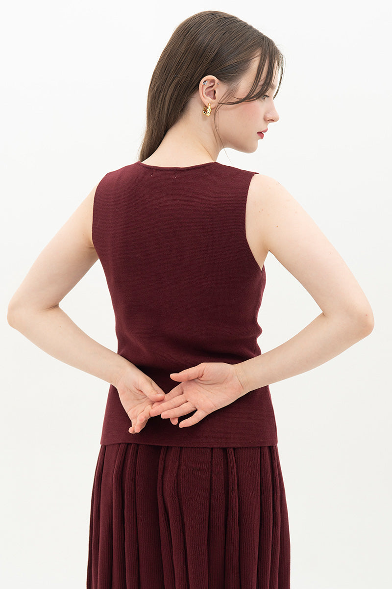 Essential Flower Buttoned Vest In Maroon