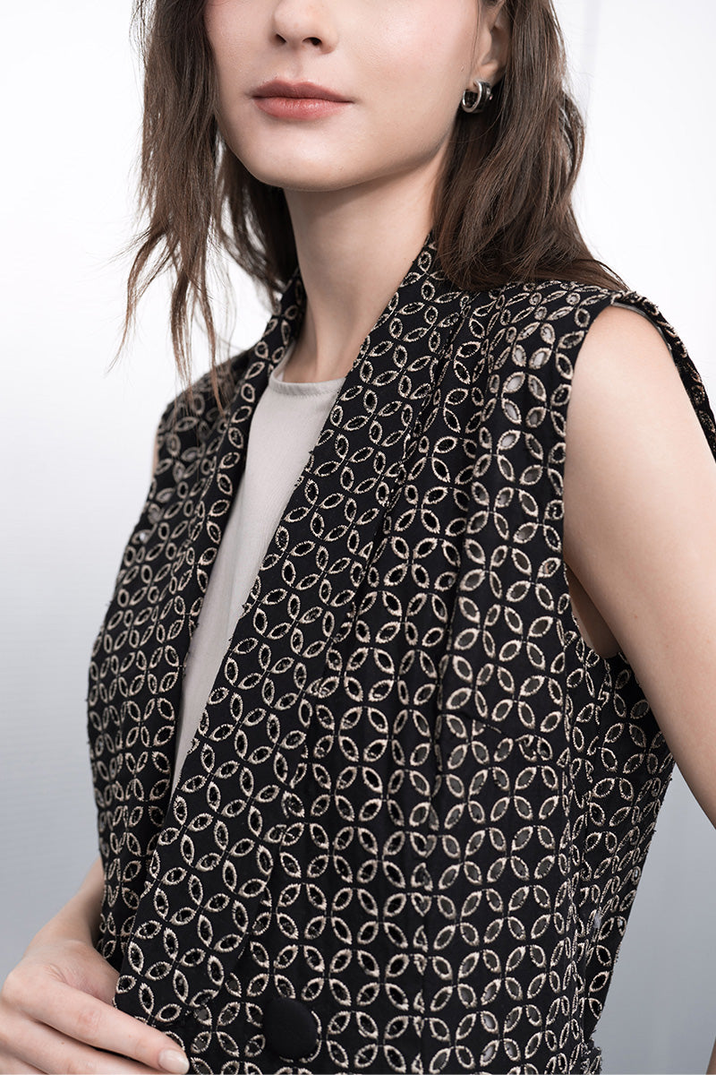 Buckle Embroidered Vest In Black