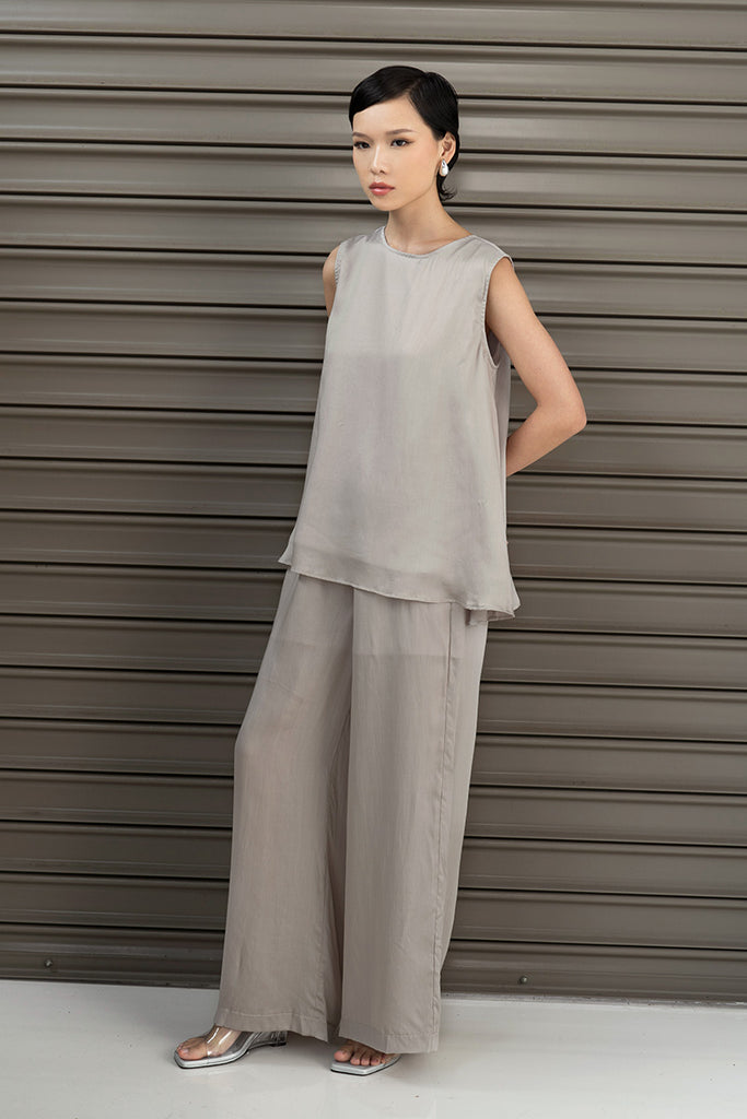 Sateen Sleeveless Top In Dove Grey