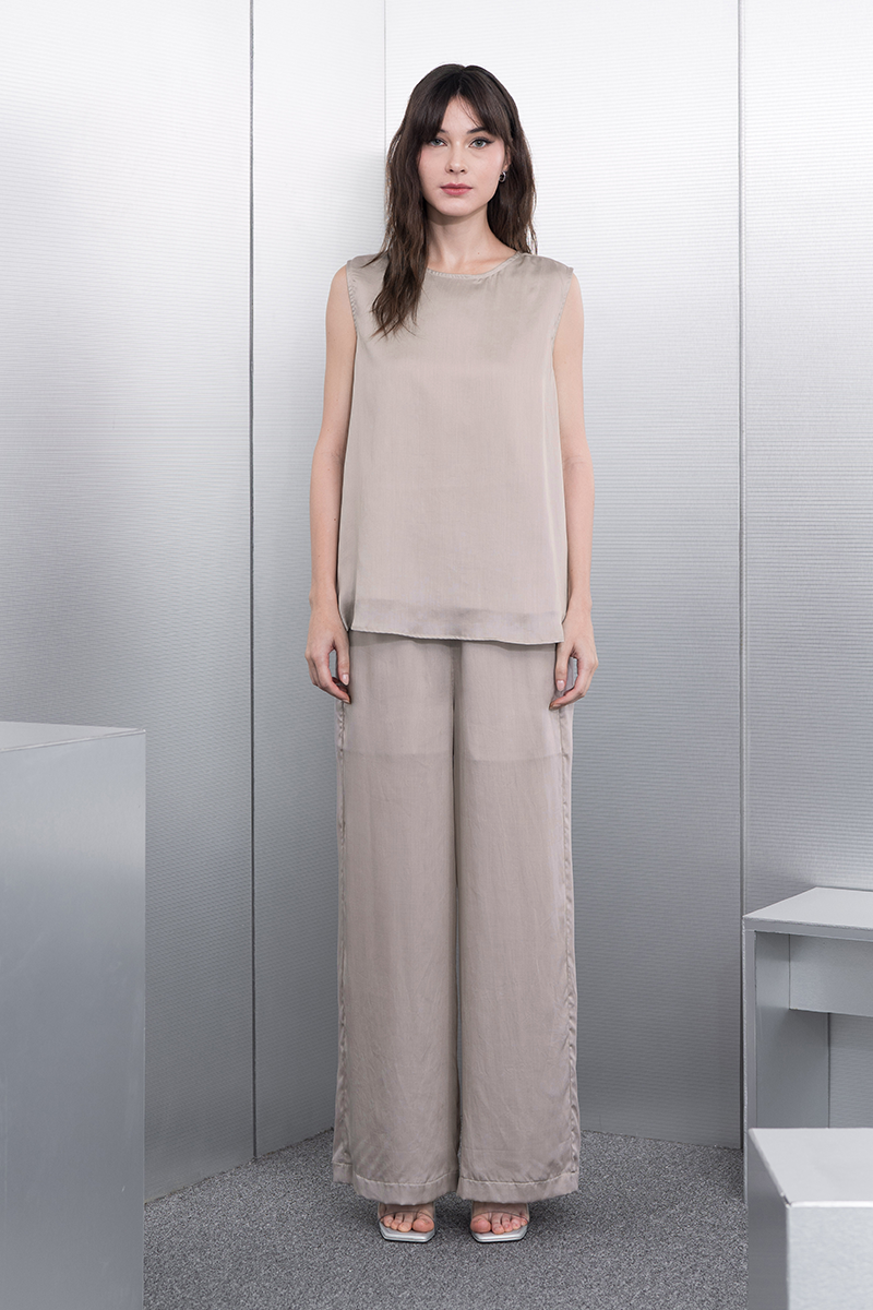 Sateen Sleeveless Top In Beige