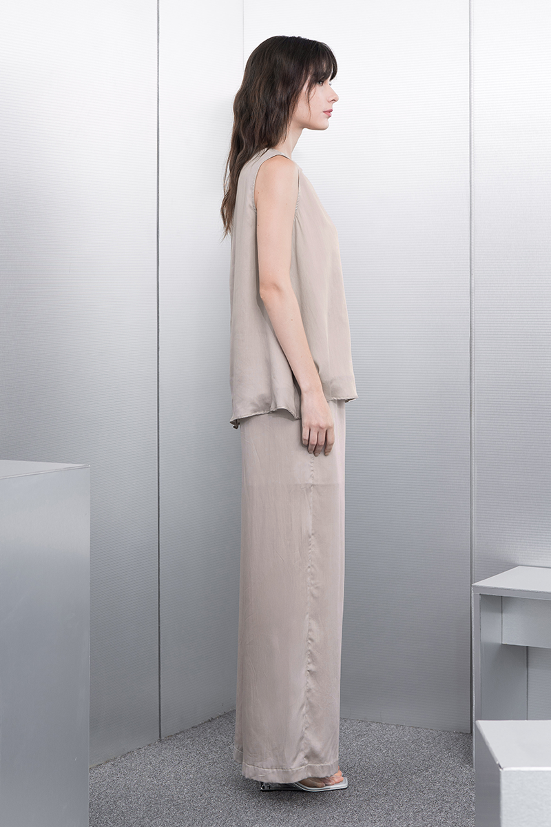 Sateen Sleeveless Top In Beige