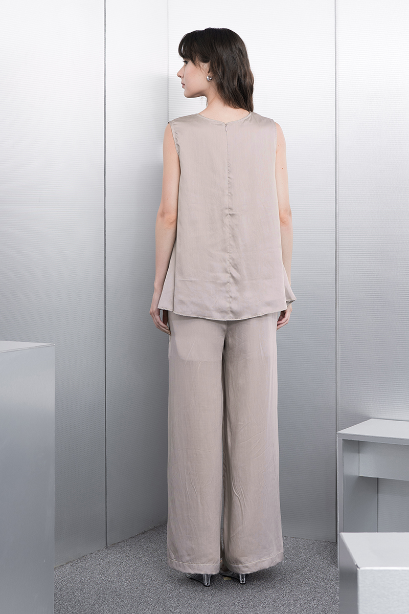 Sateen Sleeveless Top In Beige