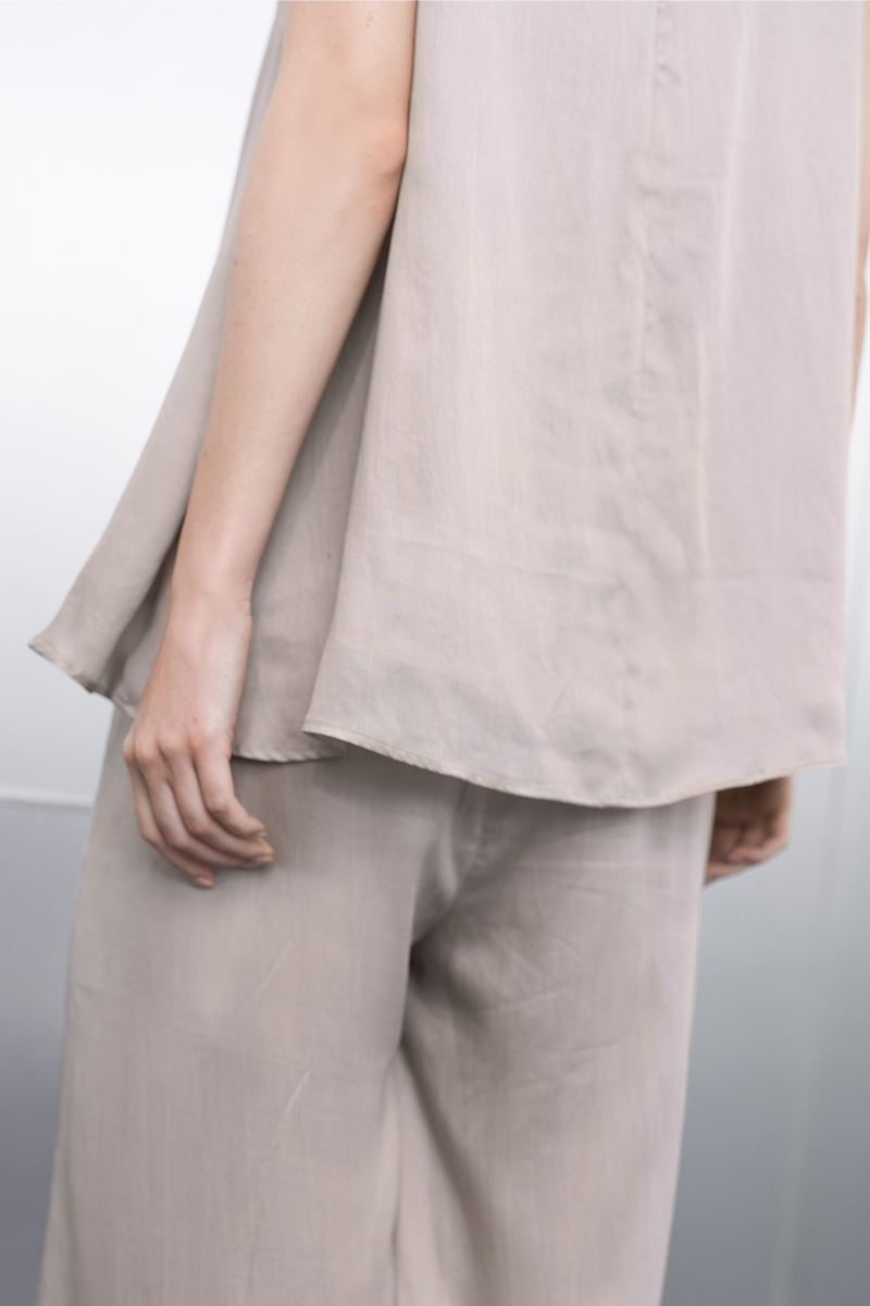 Sateen Sleeveless Top In Beige