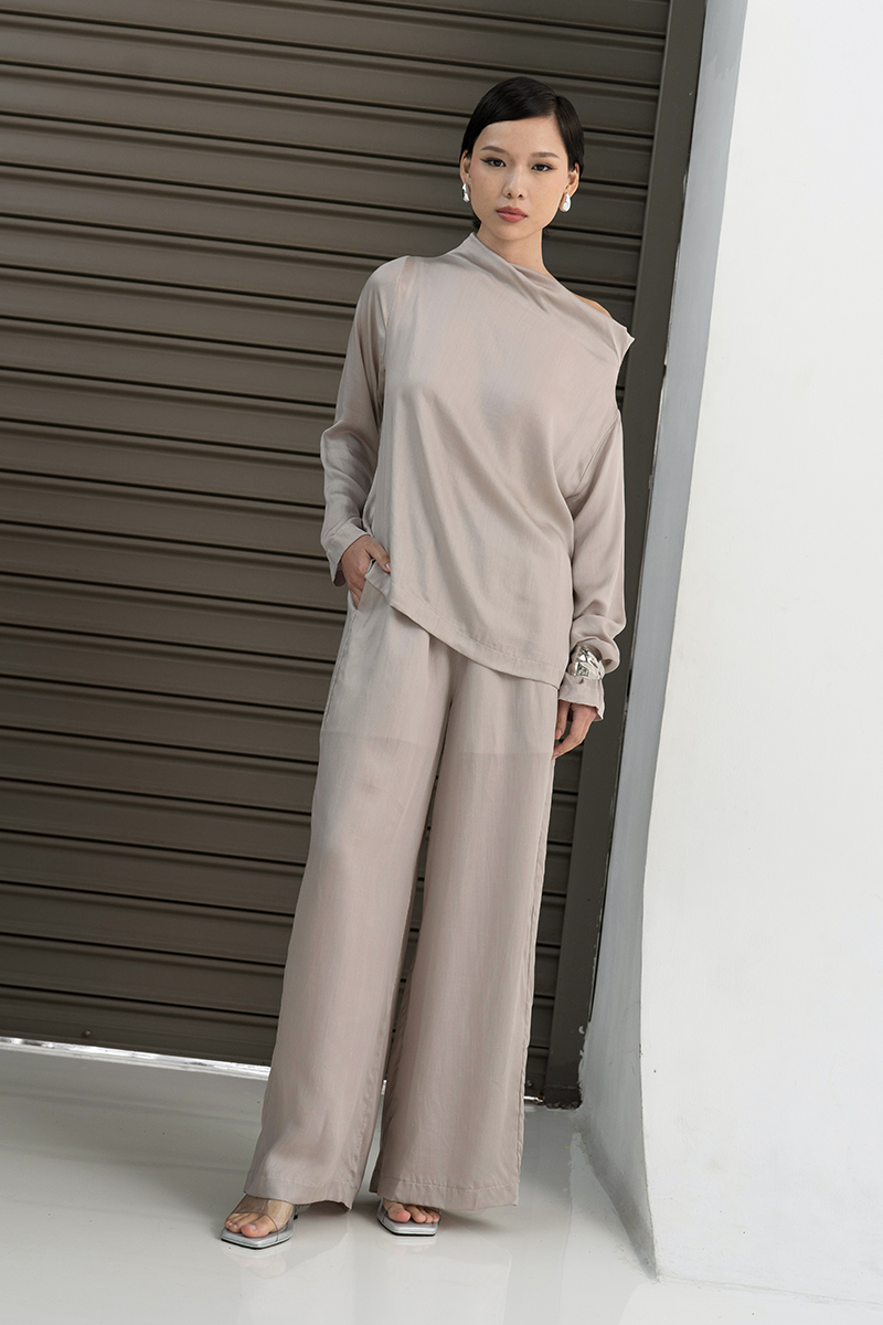 Sateen Straight Leg Pants In Beige