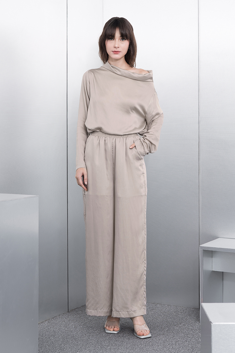 Sateen Straight Leg Pants In Beige