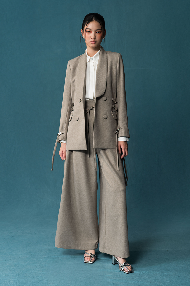 Buckle 15 Long Fitted Blazer In Taupe