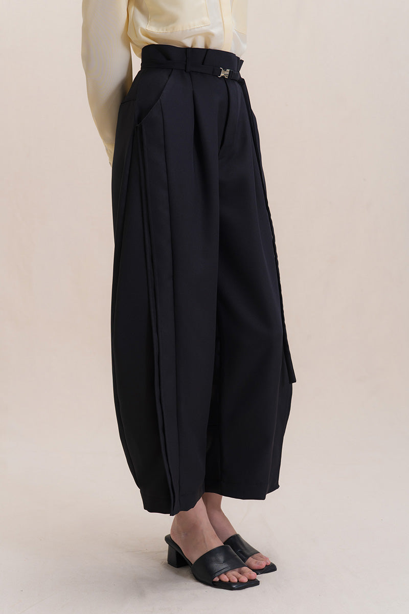 Barrel Pants With Buckle Belt And Side Stripes In Black