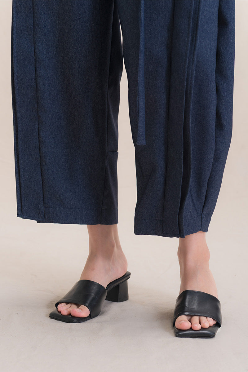 Barrel Pants With Buckle Belt And Side Stripes In Denim Blue