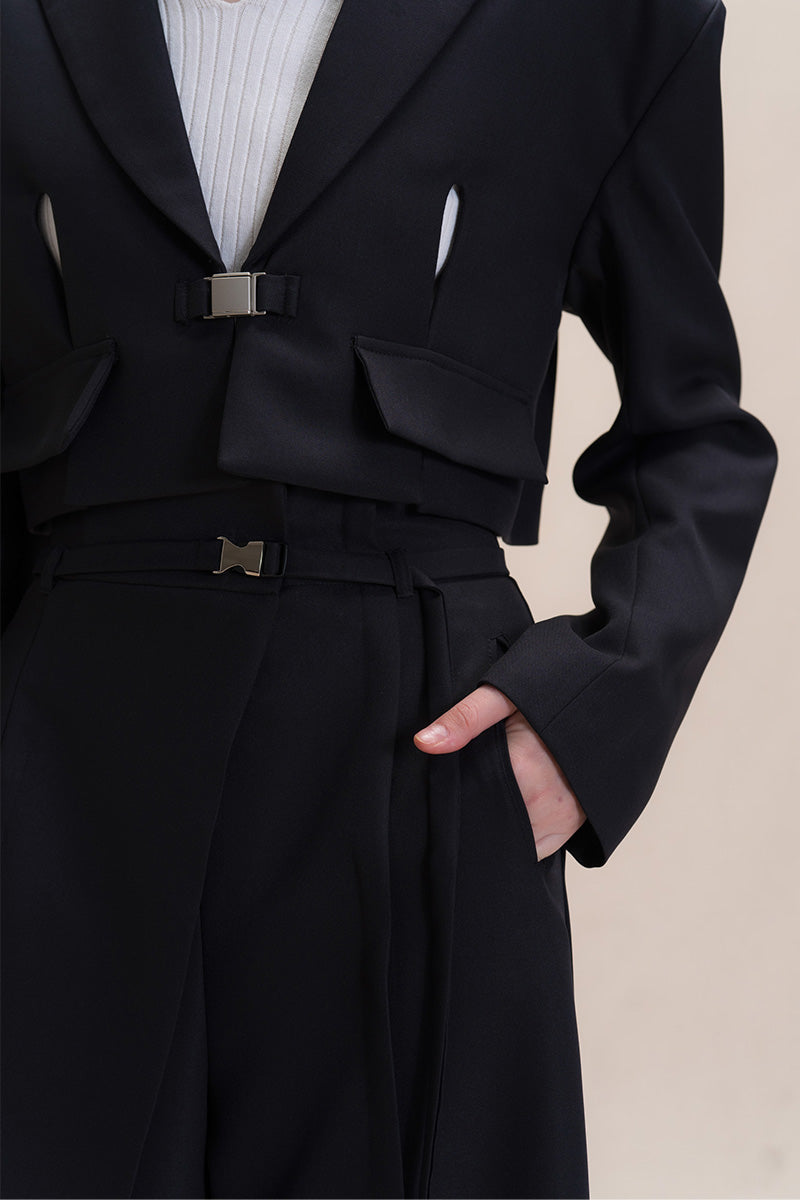 Buckle Cropped Blazer In Black