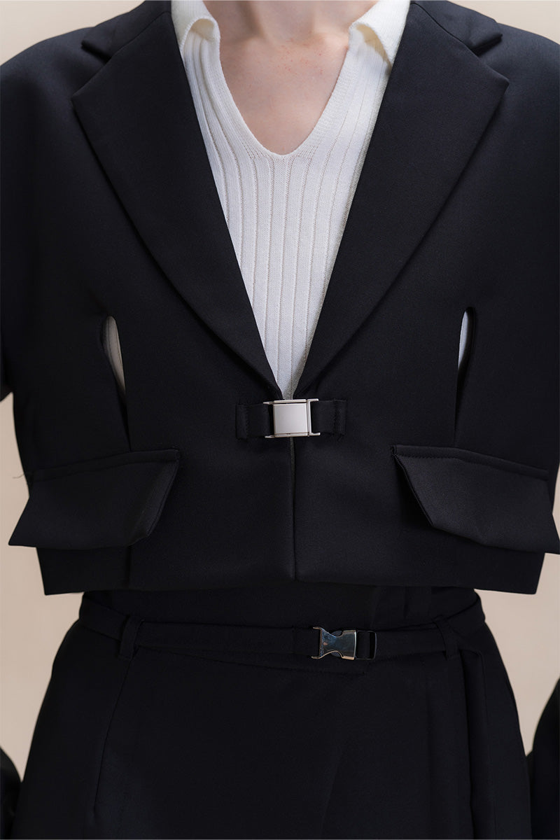 Buckle Cropped Blazer In Black