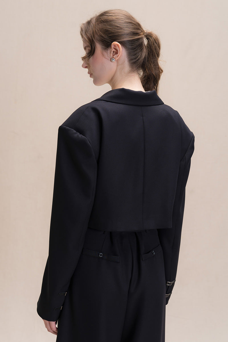 Buckle Cropped Blazer In Black