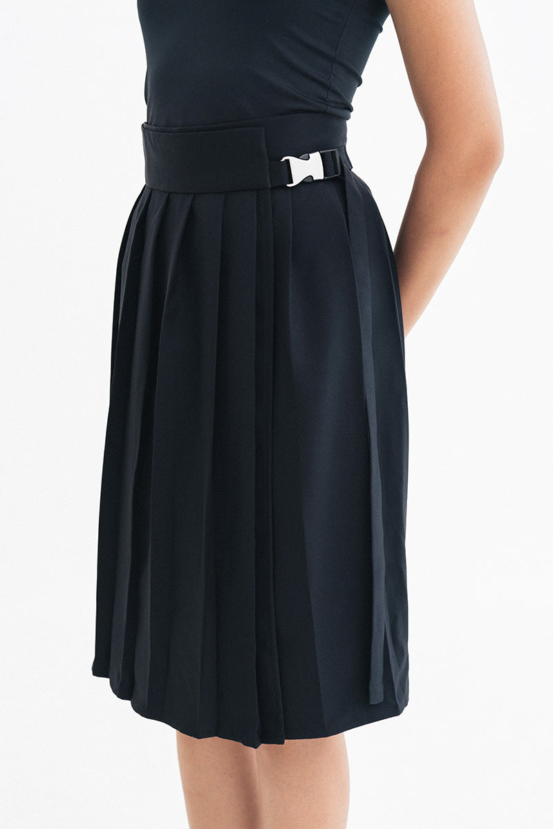 Buckle 25 Flare Pleated Skirt In Black