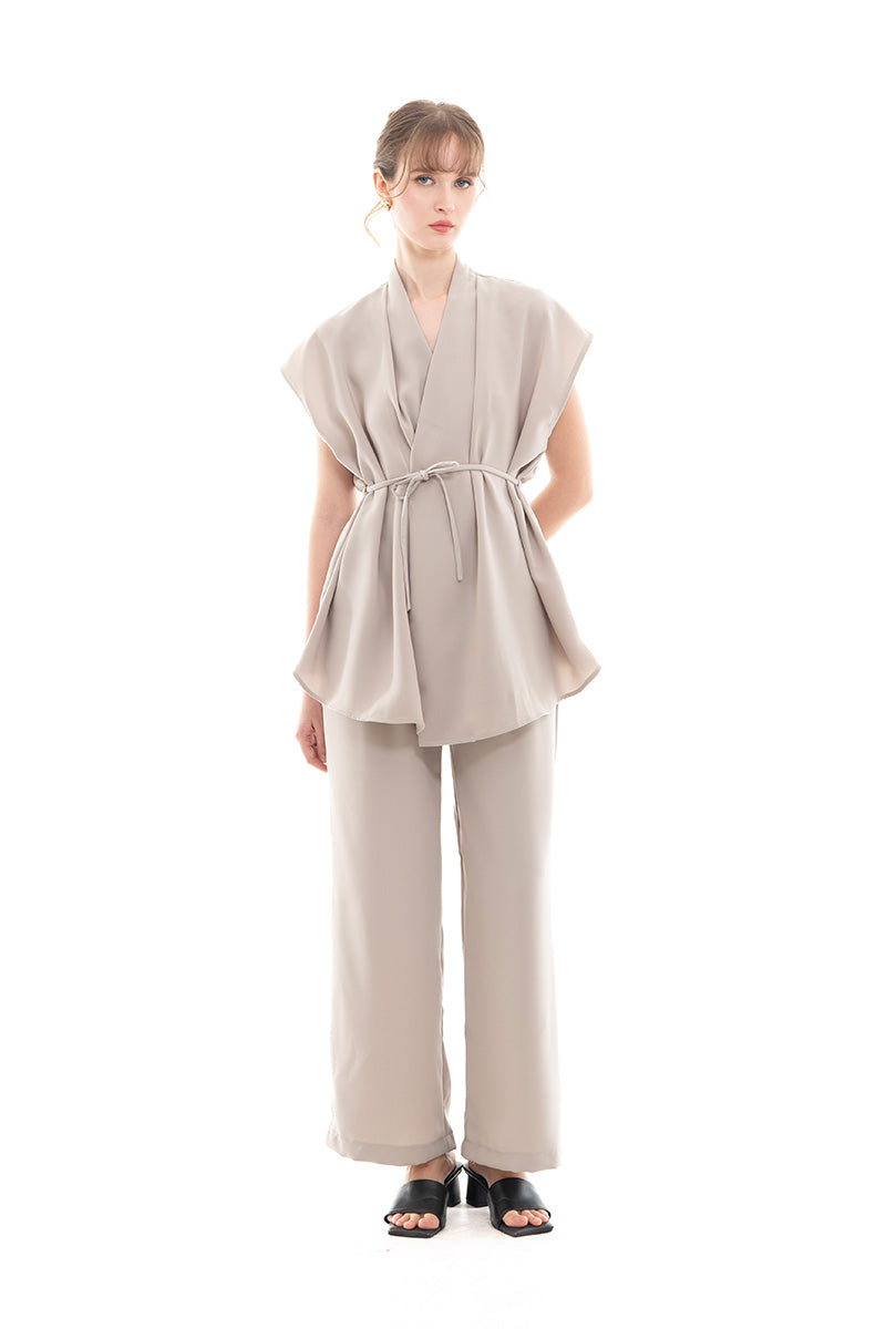 Cap-Sleeved Tie Waist Vest In Taupe