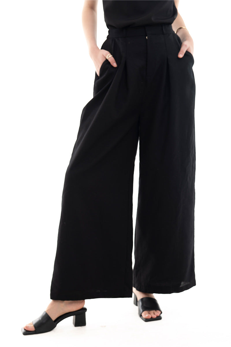 Natural Pleated Wide Leg Pants In Black