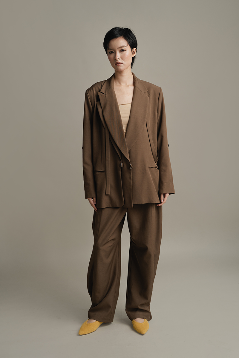 Barrel Pants With Ankle Button Details In Walnut