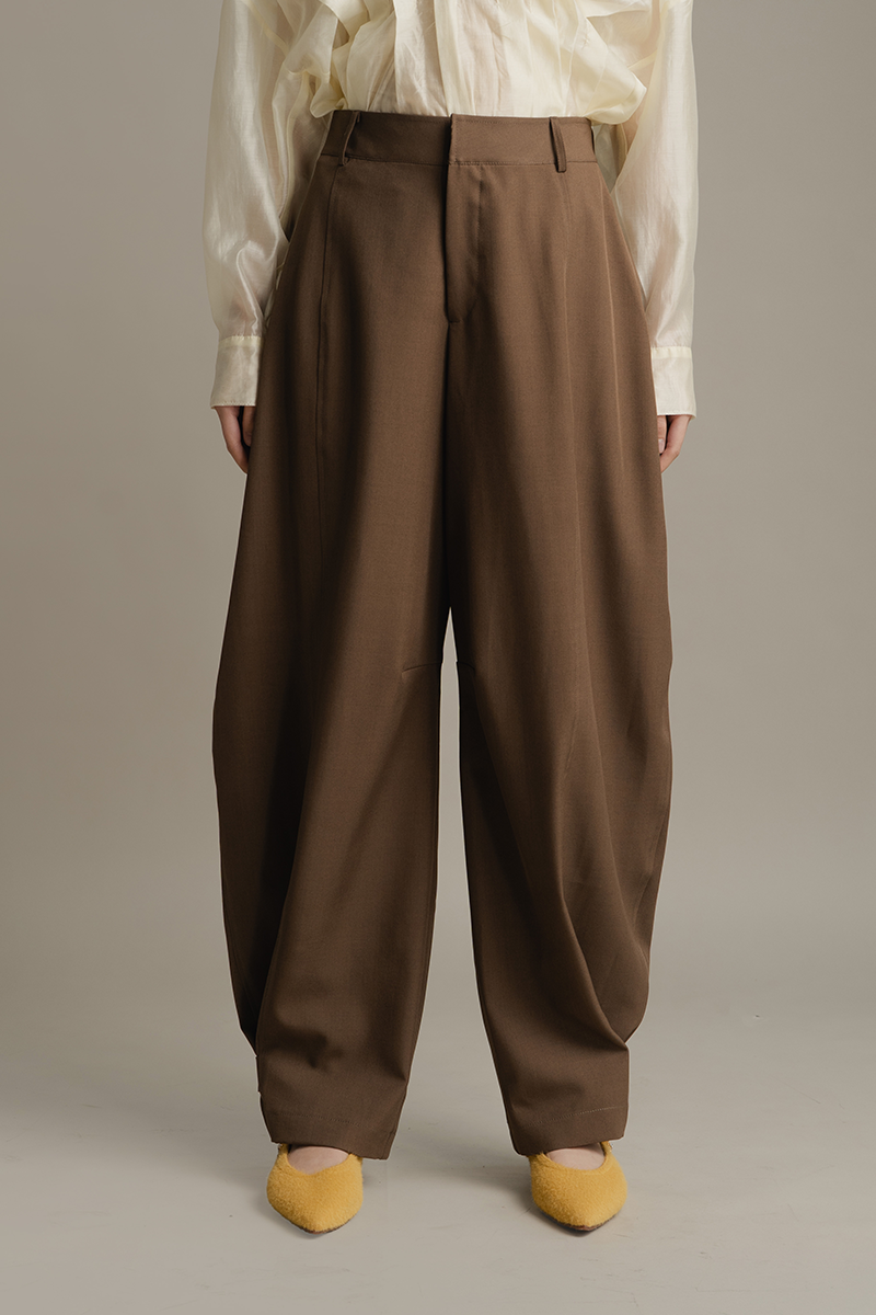 Barrel Pants With Ankle Button Details In Walnut