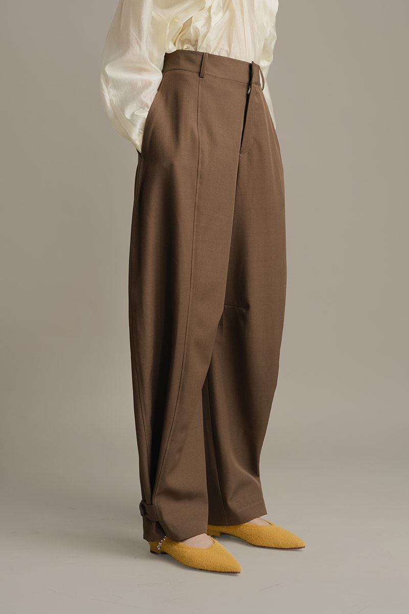 Barrel Pants With Ankle Button Details In Walnut