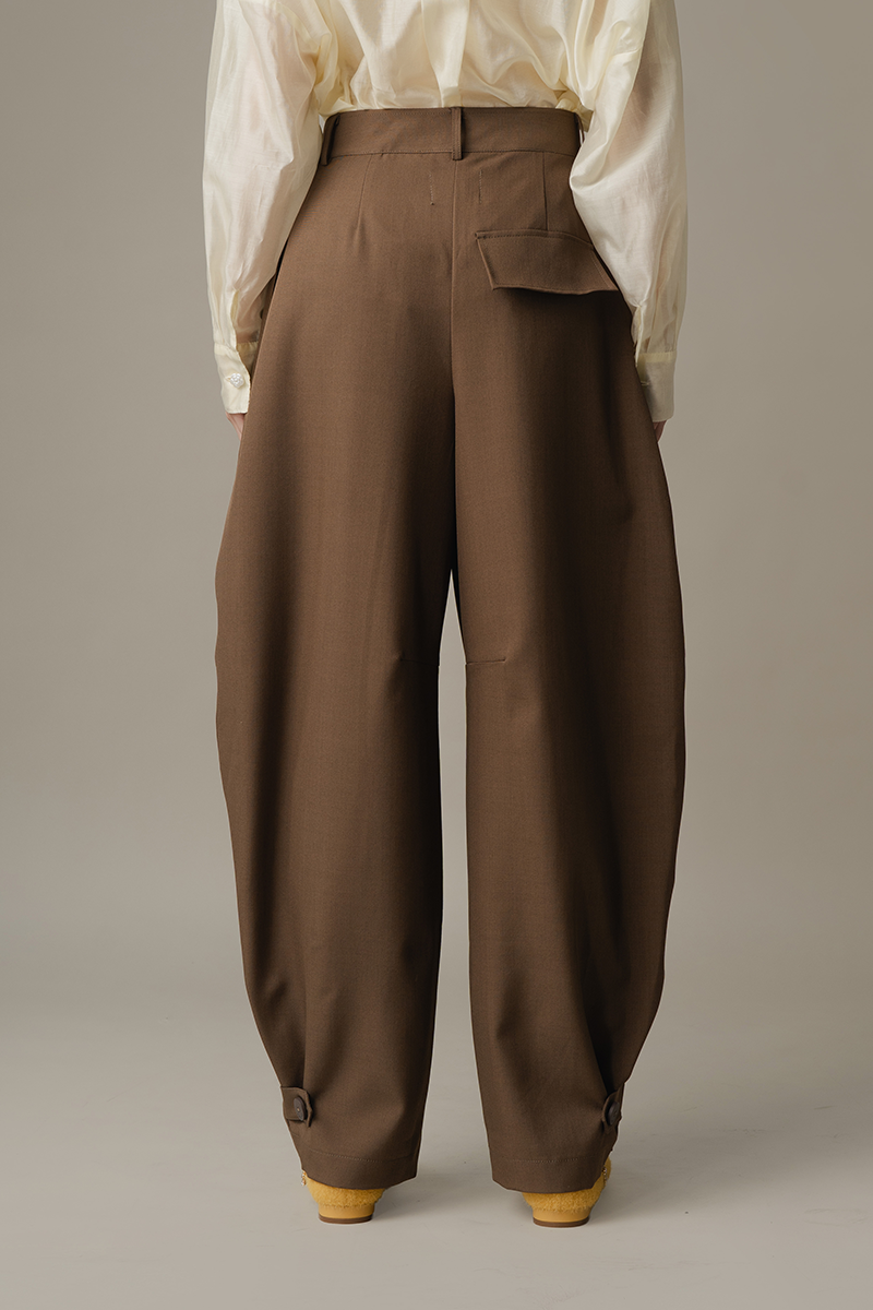 Barrel Pants With Ankle Button Details In Walnut
