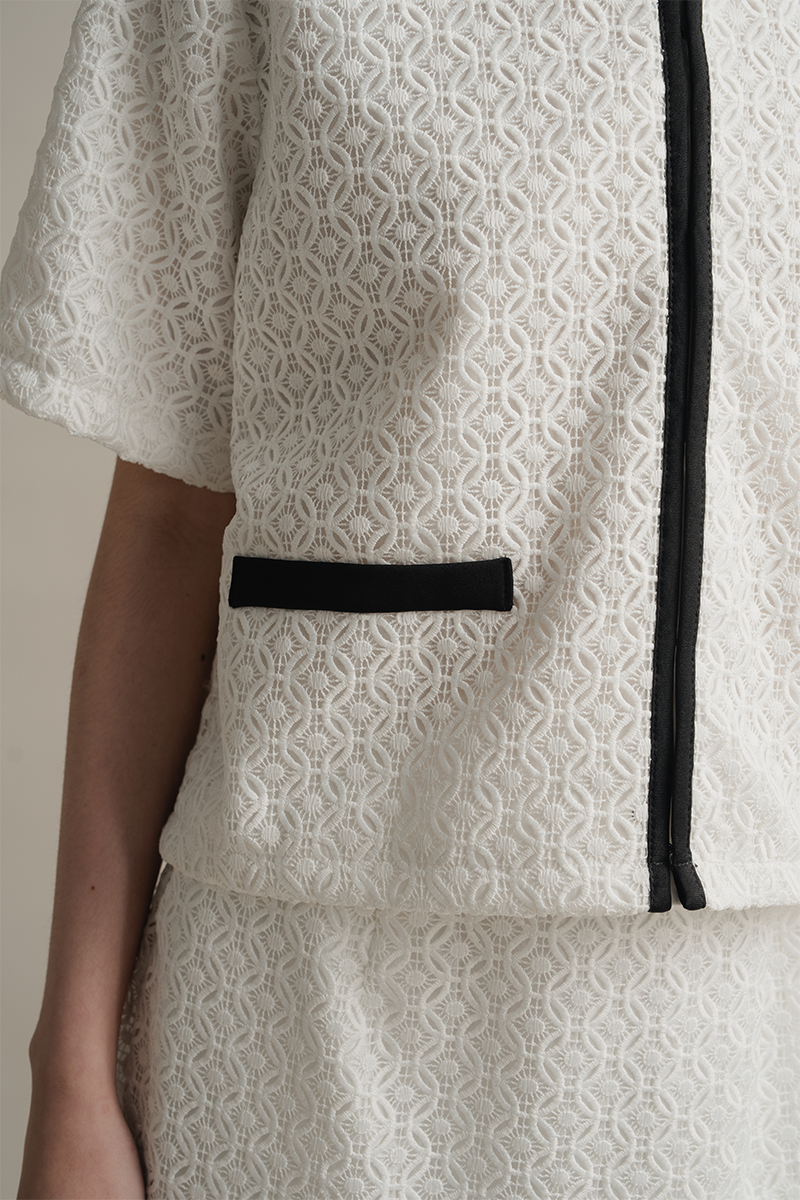 Contrast Piping Lace Top In White