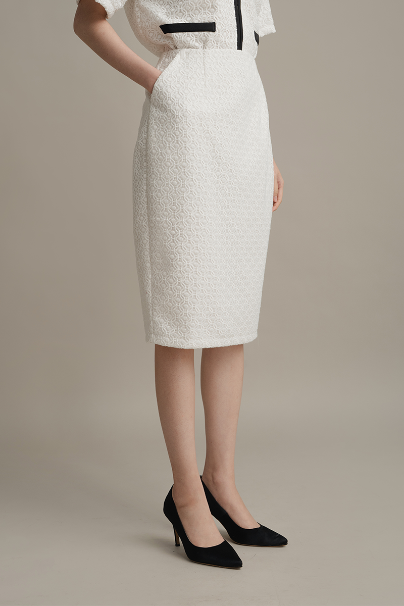 Lace Pencil Skirt In White