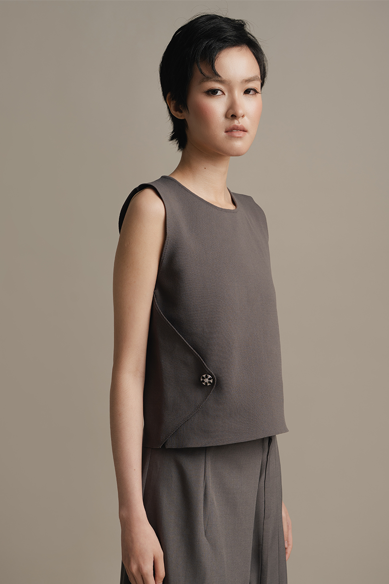 Overlap Detail Knit Top In Graphite