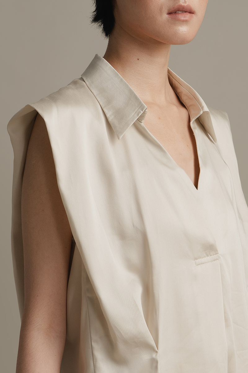 Sleeveless Pleated Shirt In Sand