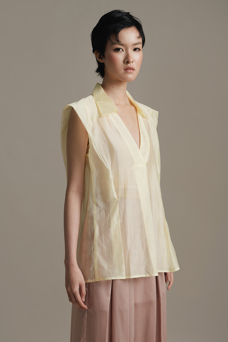 Sleeveless Pleated Shirt In Yellow