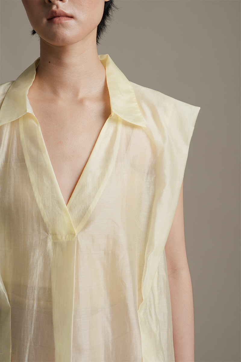 Sleeveless Pleated Shirt In Yellow
