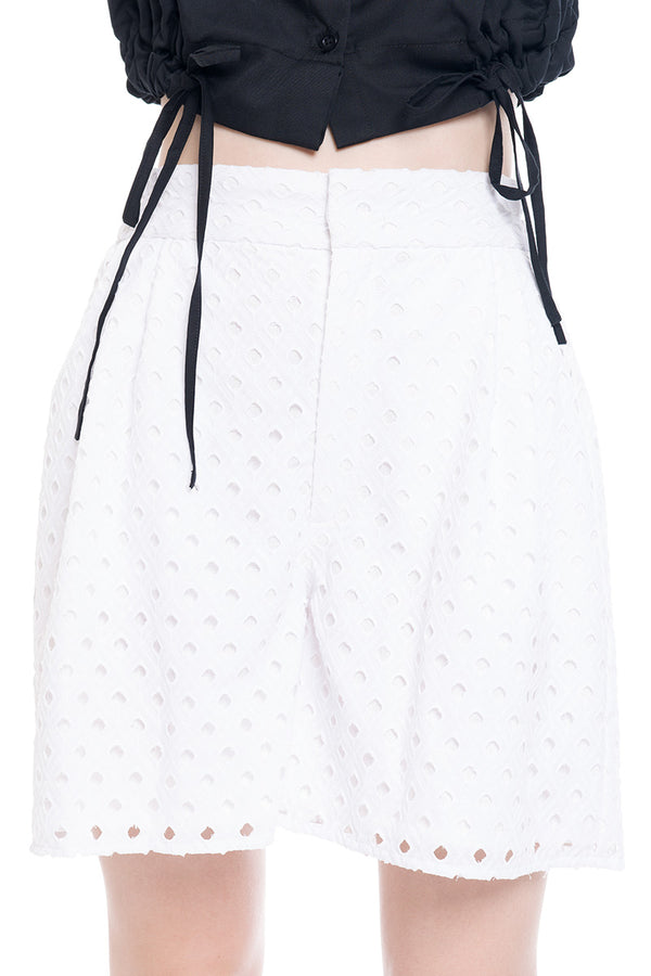 Short Square Embroidery Pants In White