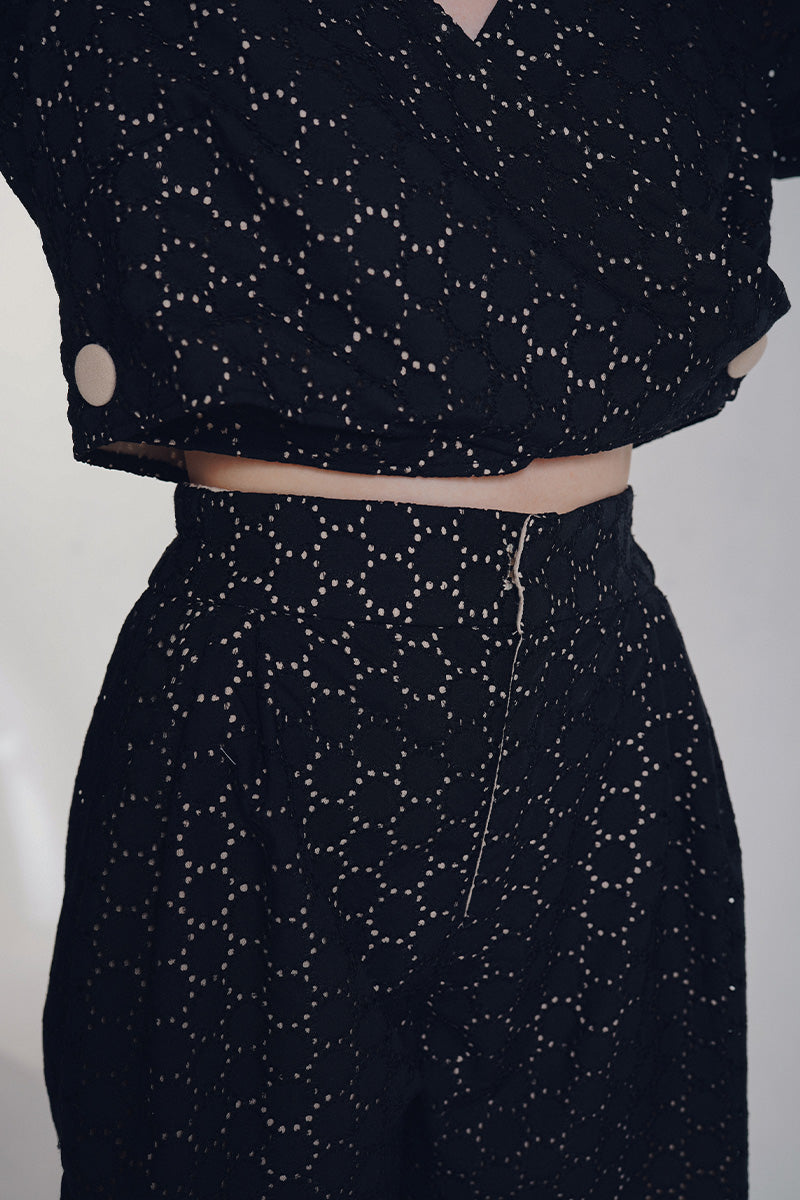 Short Embroidery Pants In Black