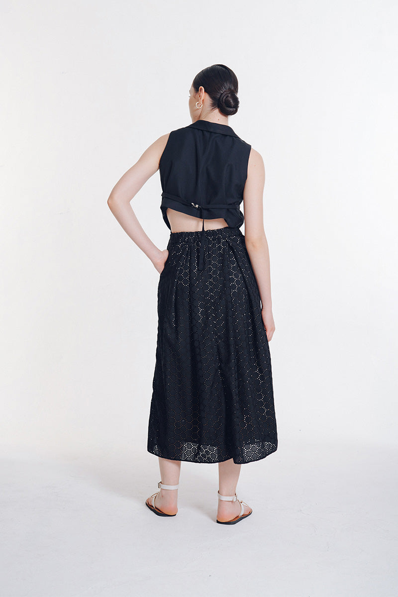 Buckle 15 Embroidery Midi Skirt In Black